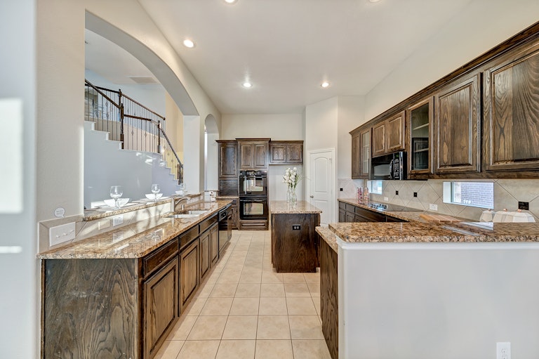 Photo 7 of 43 - 2740 Cape Pearl Dr, Grand Prairie, TX 75054
