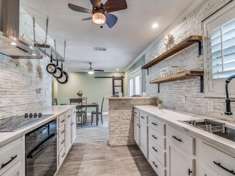Photo 6 of 16 - 3220 Moon Dr, Mesquite, TX 75150