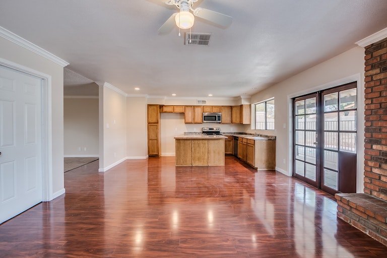 Photo 2 of 31 - 2734 W Charleston Ave, Phoenix, AZ 85053