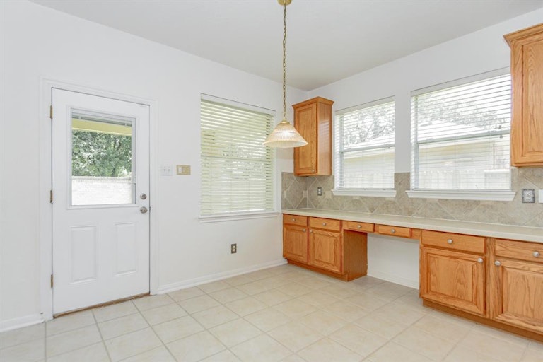 Photo 7 of 37 - 13106 Ryaneagles Dr, Houston, TX 77044