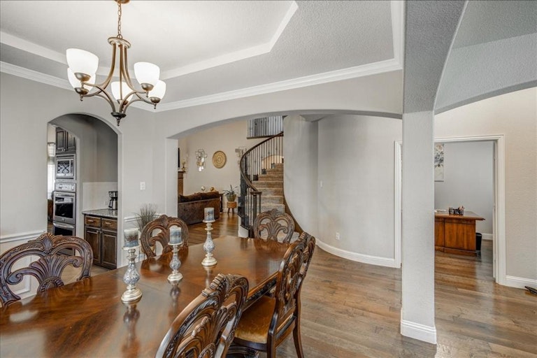 Photo 6 of 40 - 6413 Glenwick Dr, Fort Worth, TX 76123