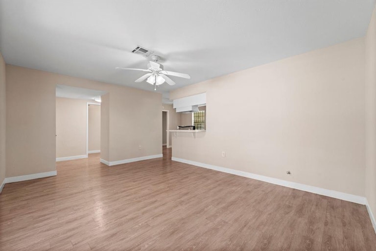Photo 6 of 25 - 302 E 40th 1/2 St, Houston, TX 77018