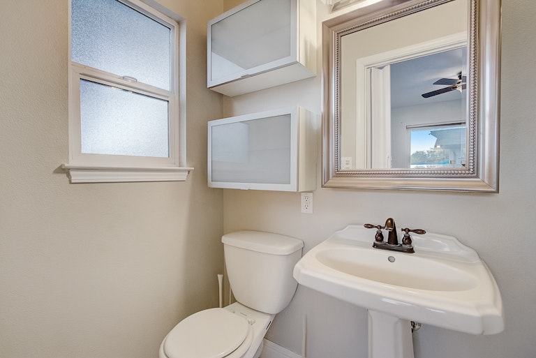 Photo 8 of 32 - 8146 Lichen Dr, Citrus Heights, CA 95621