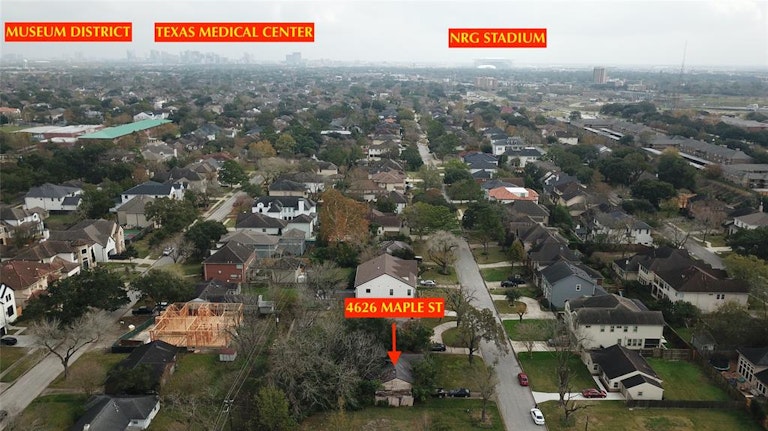 Photo 6 of 12 - 4626 Maple St, Bellaire, TX 77401