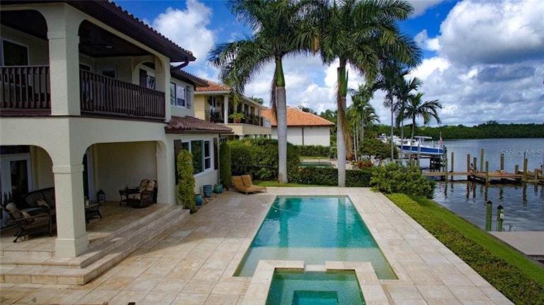 Photo 21 of 25 - 329 Bayview Dr NE, Saint Petersburg, FL 33704