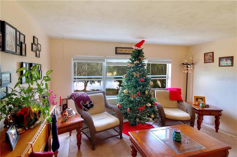 Photo 7 of 19 - 245 E Beach St, Groveland, FL 34736