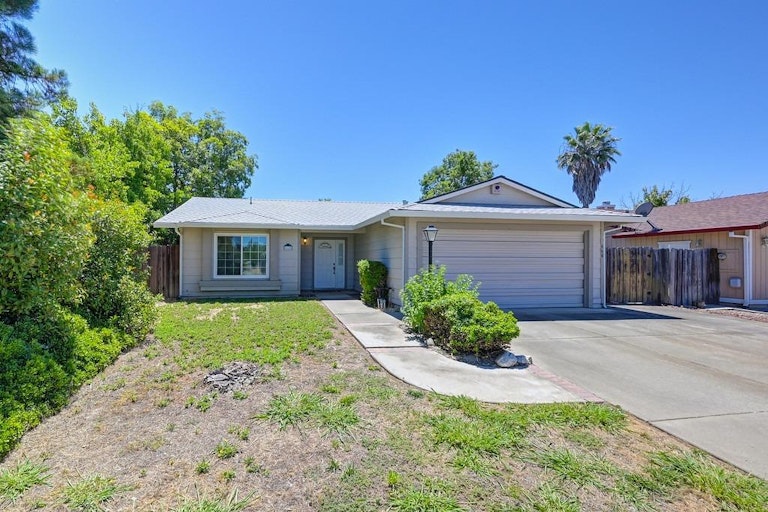 Photo 1 of 37 - 660 Tailwind Dr, Sacramento, CA 95838