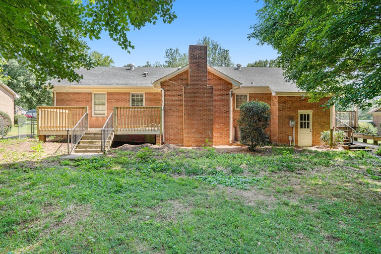 Photo 7 of 21 - 8433 Dunsinane Dr, Charlotte, NC 28227