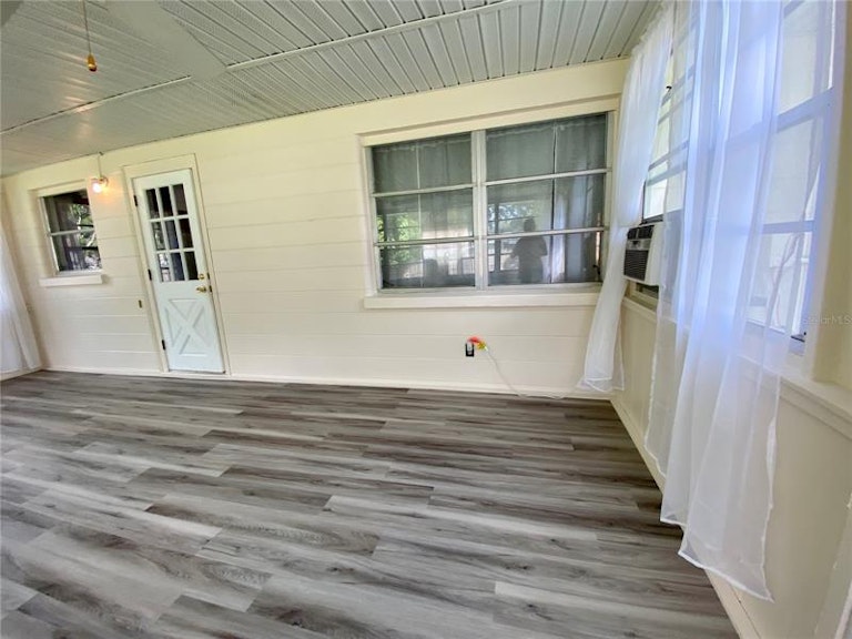 Photo 37 of 60 - 4081 Lake Marianna Dr, Winter Haven, FL 33881
