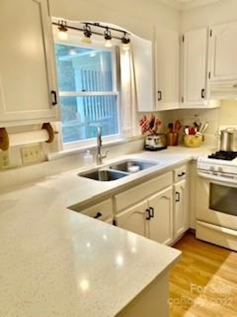 Photo 9 of 26 - 2801 Allenton Trails Ln, Charlotte, NC 28212