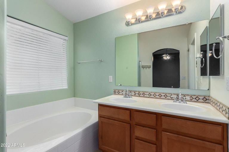 Photo 17 of 38 - 41559 N Ranch Dr, San Tan Valley, AZ 85140