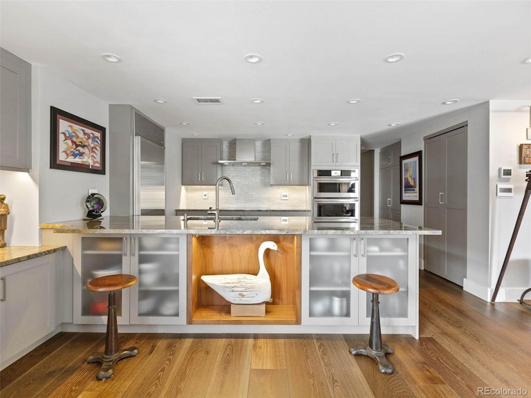 Photo 5 of 37 - 1777 Larimer St #1510, Denver, CO 80202
