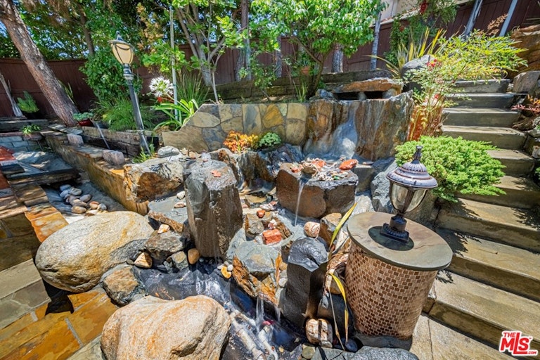Photo 18 of 48 - 686 Milford St, Los Angeles, CA 90042