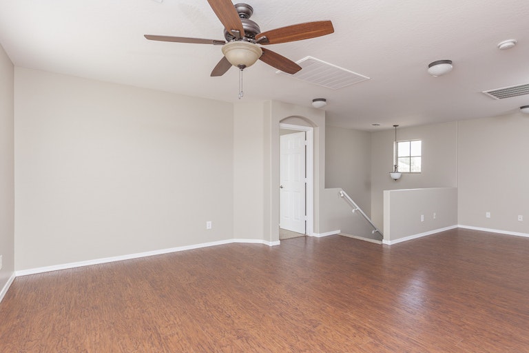 Photo 11 of 26 - 17833 W Maui Ln, Surprise, AZ 85388