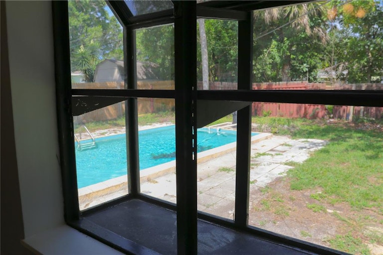 Photo 8 of 26 - 6726 12th St N, Saint Petersburg, FL 33702
