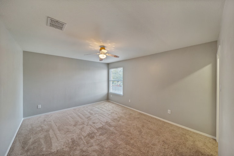 Photo 25 of 33 - 2305 Hickory Ct, Little Elm, TX 75068