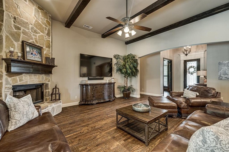 Photo 9 of 39 - 3911 Shiloh Trl, Midlothian, TX 76065