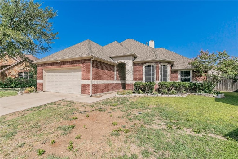 Photo 2 of 40 - 4805 Campfire Ct, Fort Worth, TX 76244