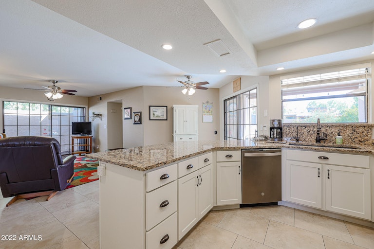Photo 23 of 38 - 5207 E Half Moon Dr, Phoenix, AZ 85044