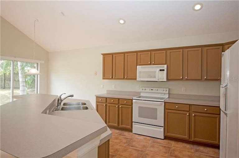 Photo 5 of 22 - 638 Darkwood Ave, Ocoee, FL 34761