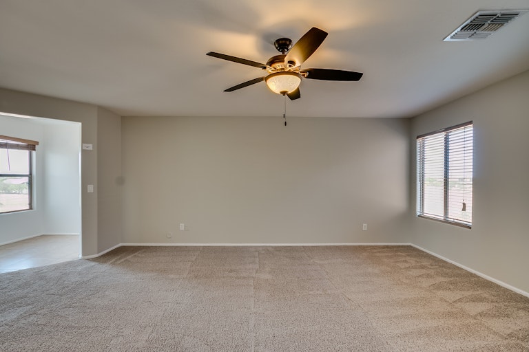 Photo 16 of 35 - 34681 N Vidlak Dr, San Tan Valley, AZ 85143