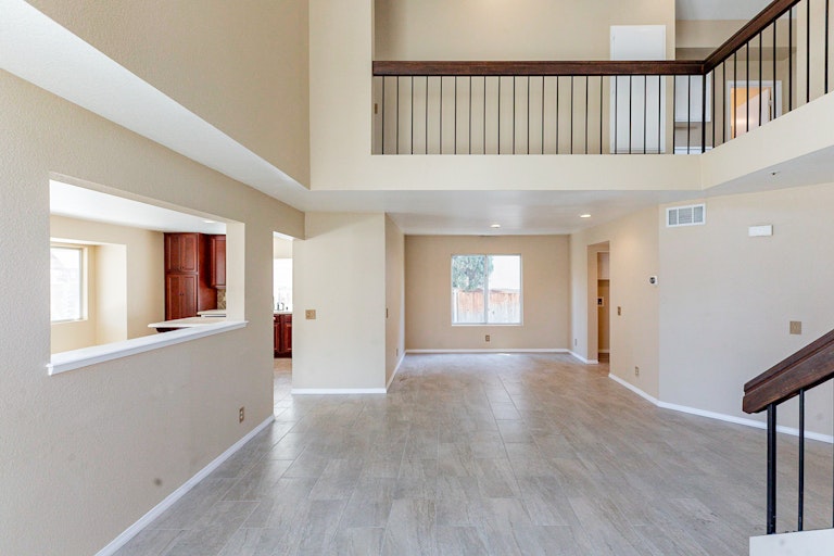 Photo 12 of 24 - 15641 Coventry Ln, Fontana, CA 92337