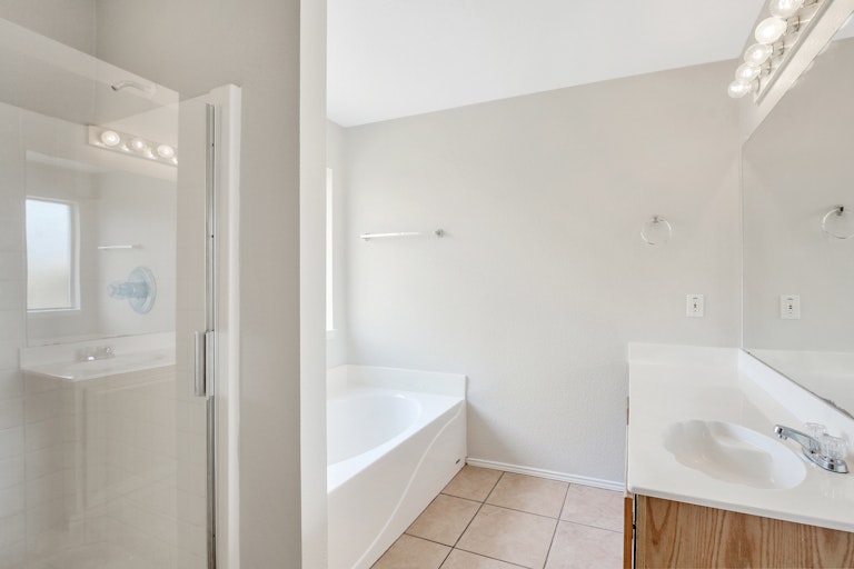 Photo 19 of 26 - 1228 Cypress Ln, Lancaster, TX 75146