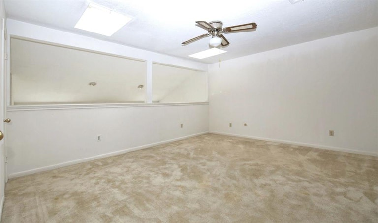 Photo 17 of 28 - 727 Bunker Hill Rd #40, Houston, TX 77024