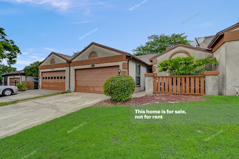 Photo 1 of 35 - 9943 Fawn Ridge Dr, Jacksonville, FL 32256