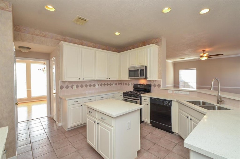 Photo 16 of 34 - 14810 Winterfair Dr, Houston, TX 77082