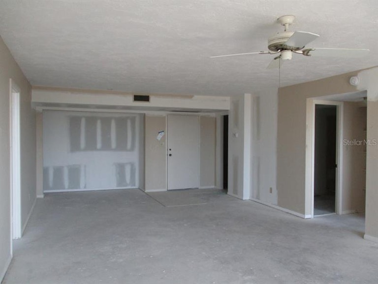 Photo 5 of 14 - 101 S Gulfstream Ave #7H, Sarasota, FL 34236