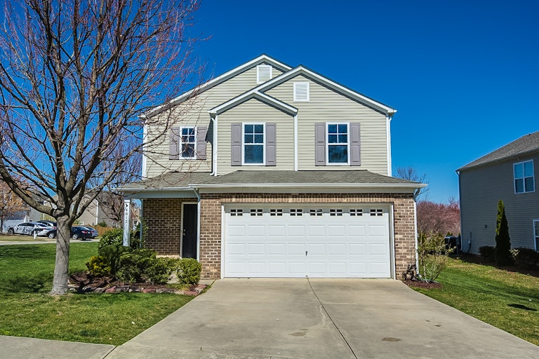 Photo 1 of 19 - 4612 Smarty Jones Dr, Knightdale, NC 27545