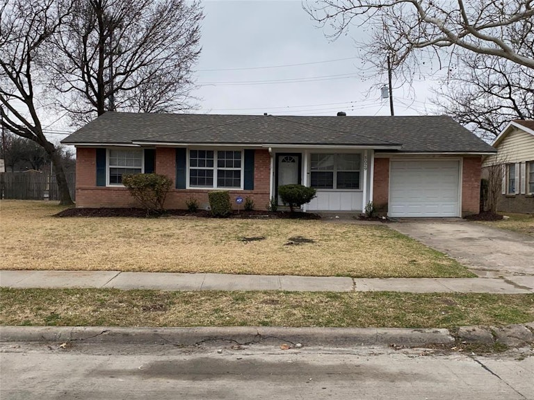 Photo 1 of 6 - 5029 Kiamesha Way, Mesquite, TX 75150