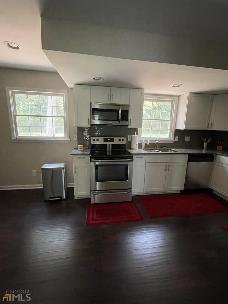 Photo 8 of 11 - 4231 Rue Antoinette, Stone Mountain, GA 30083