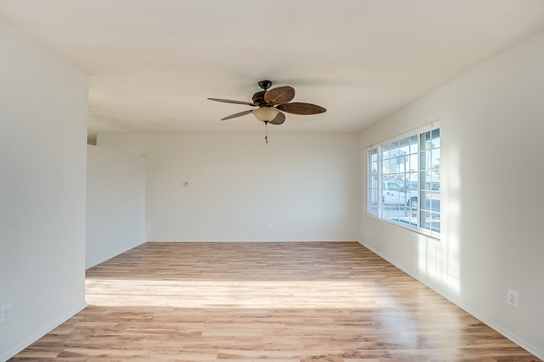 Photo 4 of 21 - 6612 S 44th Pl, Phoenix, AZ 85042