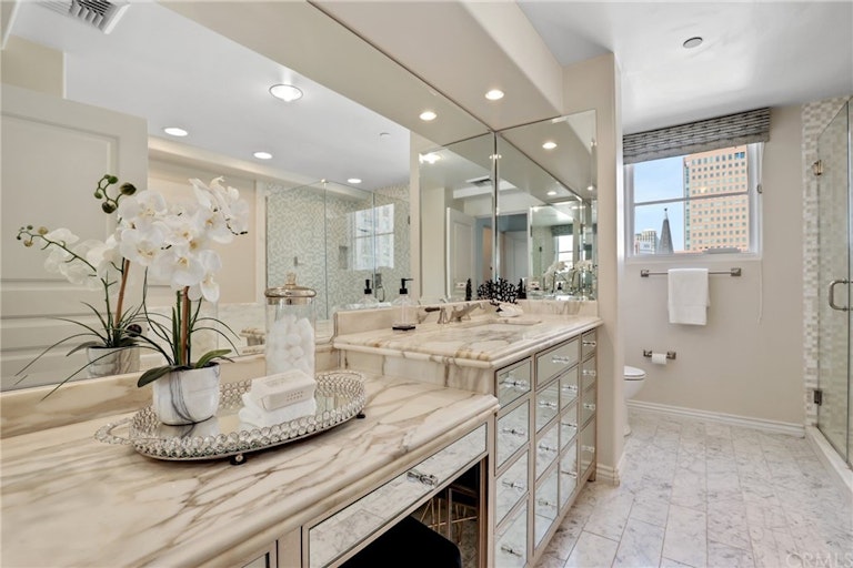 Photo 25 of 46 - 10795 Wilshire Blvd #402, Los Angeles, CA 90024