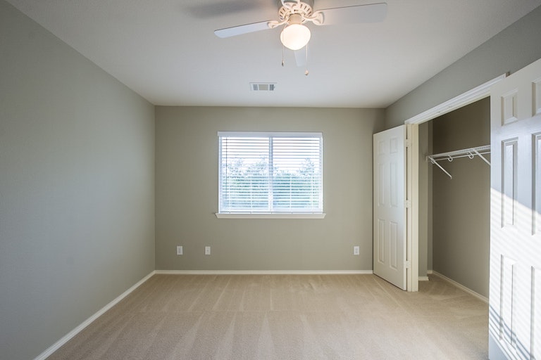 Photo 21 of 22 - 427 Willow Grove Dr, San Antonio, TX 78245