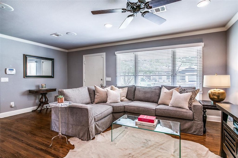 Photo 2 of 12 - 6137 Saint Moritz Ave, Dallas, TX 75214
