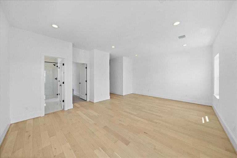 Photo 27 of 46 - 1420 Alexander St, Houston, TX 77008