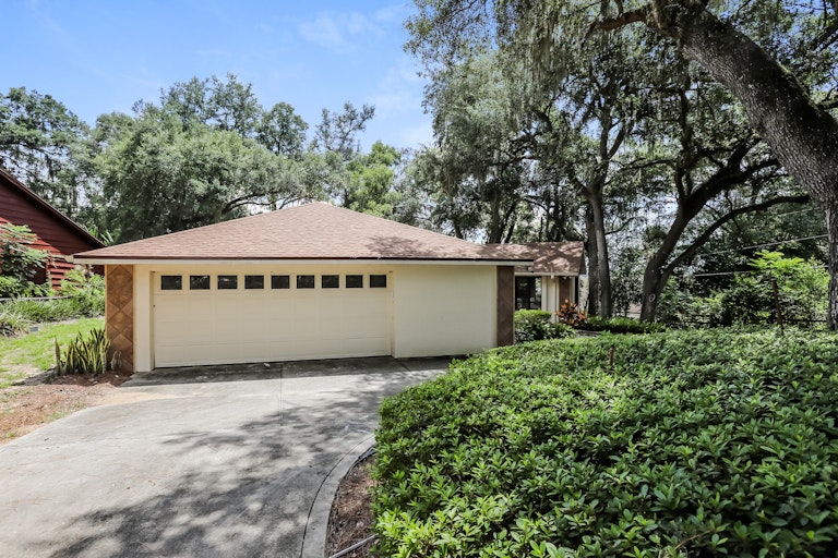 Photo 8 of 27 - 2420 Fairway Ave, Eustis, FL 32726