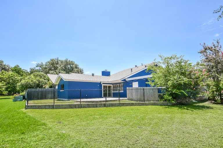 Photo 5 of 25 - 5801 Winterhaven Dr, Windcrest, TX 78239
