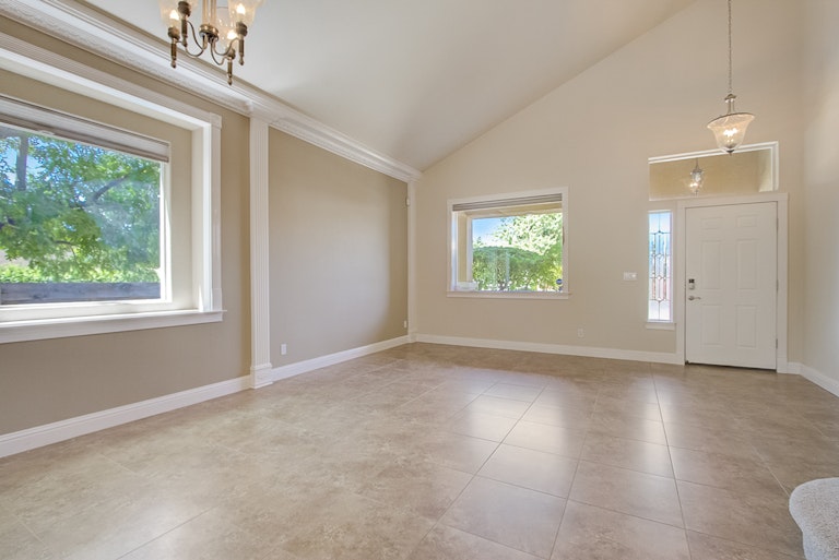 Photo 16 of 41 - 1400 Musgrave Dr, Roseville, CA 95747