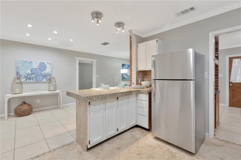 Photo 18 of 52 - 2302 S Arrawana Ave, Tampa, FL 33629