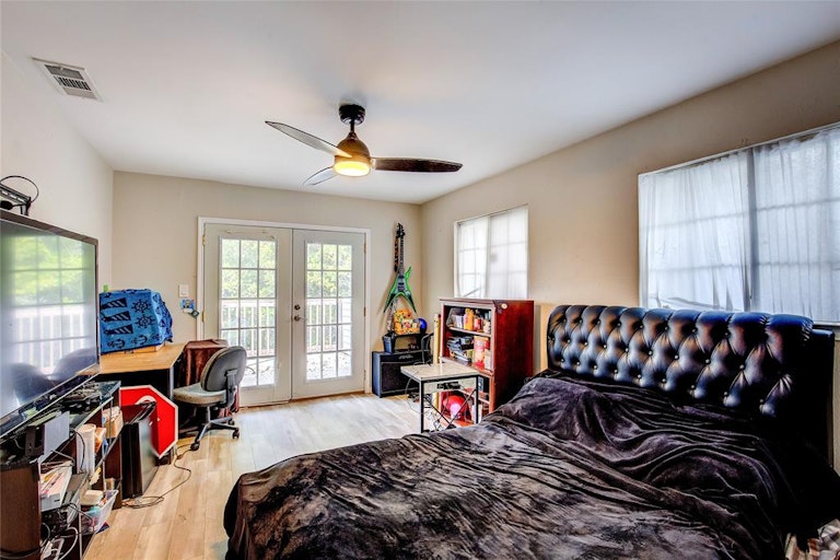 Photo 18 of 39 - 2914 Starboard Dr, Rockwall, TX 75087