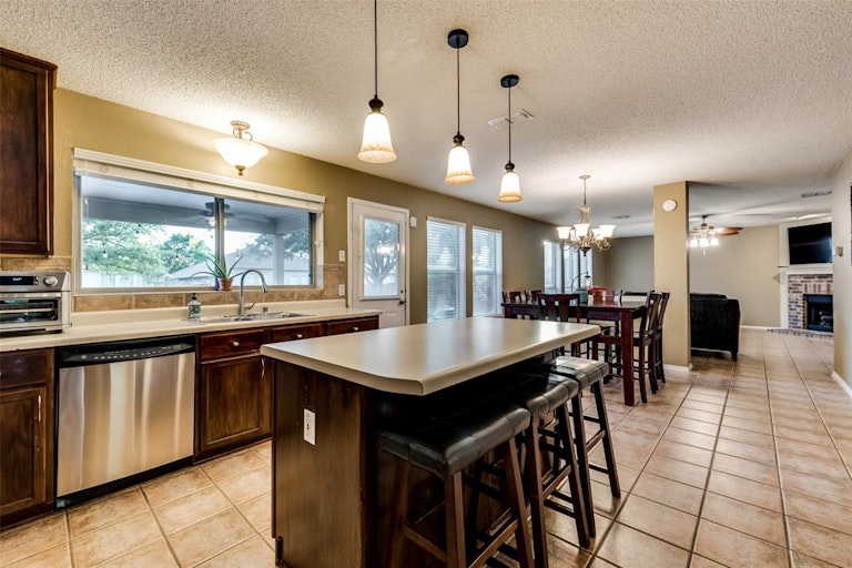 Photo 19 of 37 - 211 Pinewood Trl, Forney, TX 75126