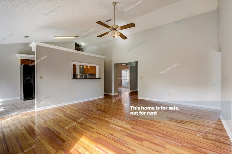 Photo 19 of 33 - 10435 Marble Egret Ct W, Jacksonville, FL 32257