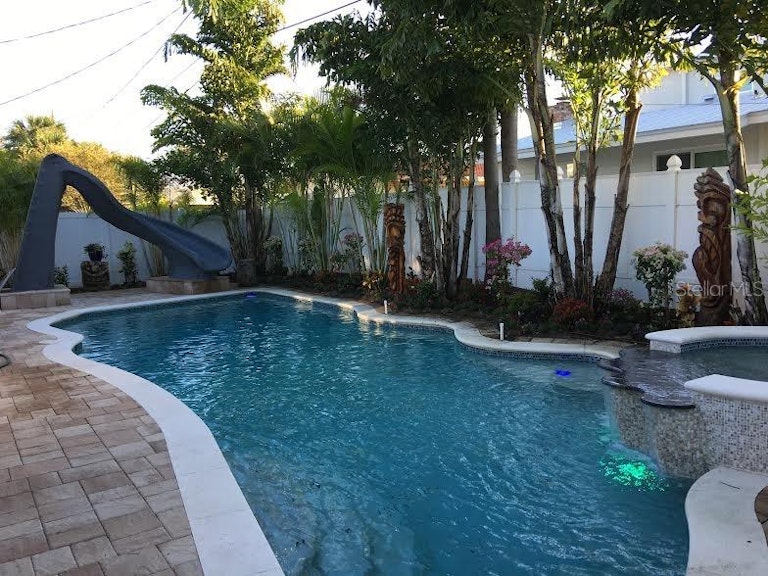 Photo 4 of 23 - 16216 1st St E, Redington Beach, FL 33708