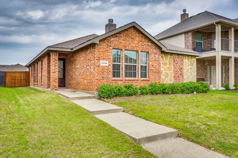 Photo 24 of 25 - 1308 Land Oak Rd, Royse City, TX 75189