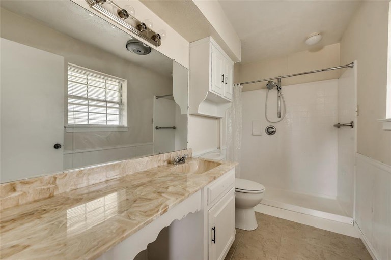 Photo 18 of 26 - 13 Lee Dr, Rockwall, TX 75032