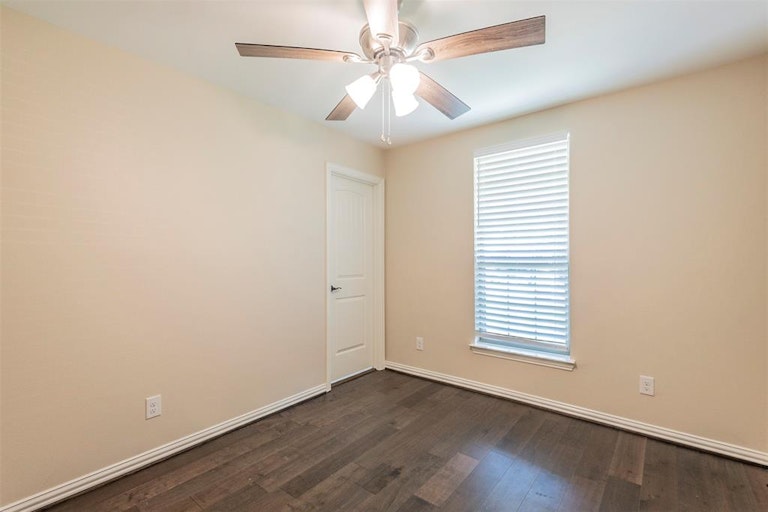 Photo 29 of 33 - 4165 Doyle Ln, Lancaster, TX 75134